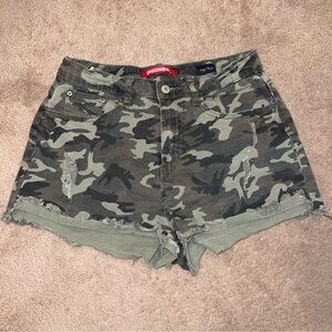 UNIONBAY Distressed Camo Short - Size 9
